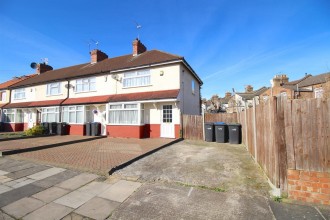 Stowe Gardens, London N9