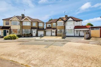 Boleyn Avenue, Enfield