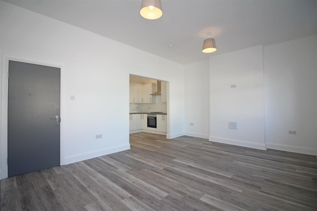 Lea Bridge Road, London, 2 bedroom, Flat