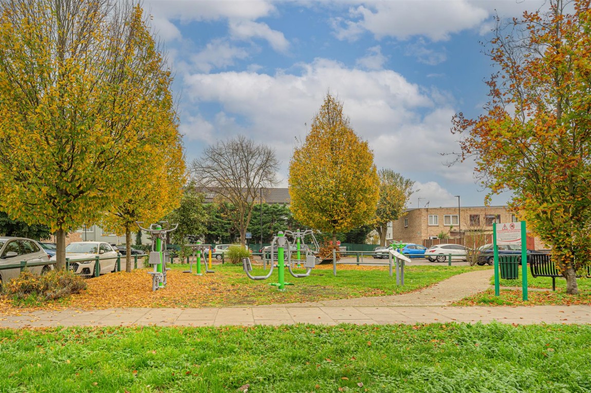 Images for Lytchet Way, Enfield (Chain Free)