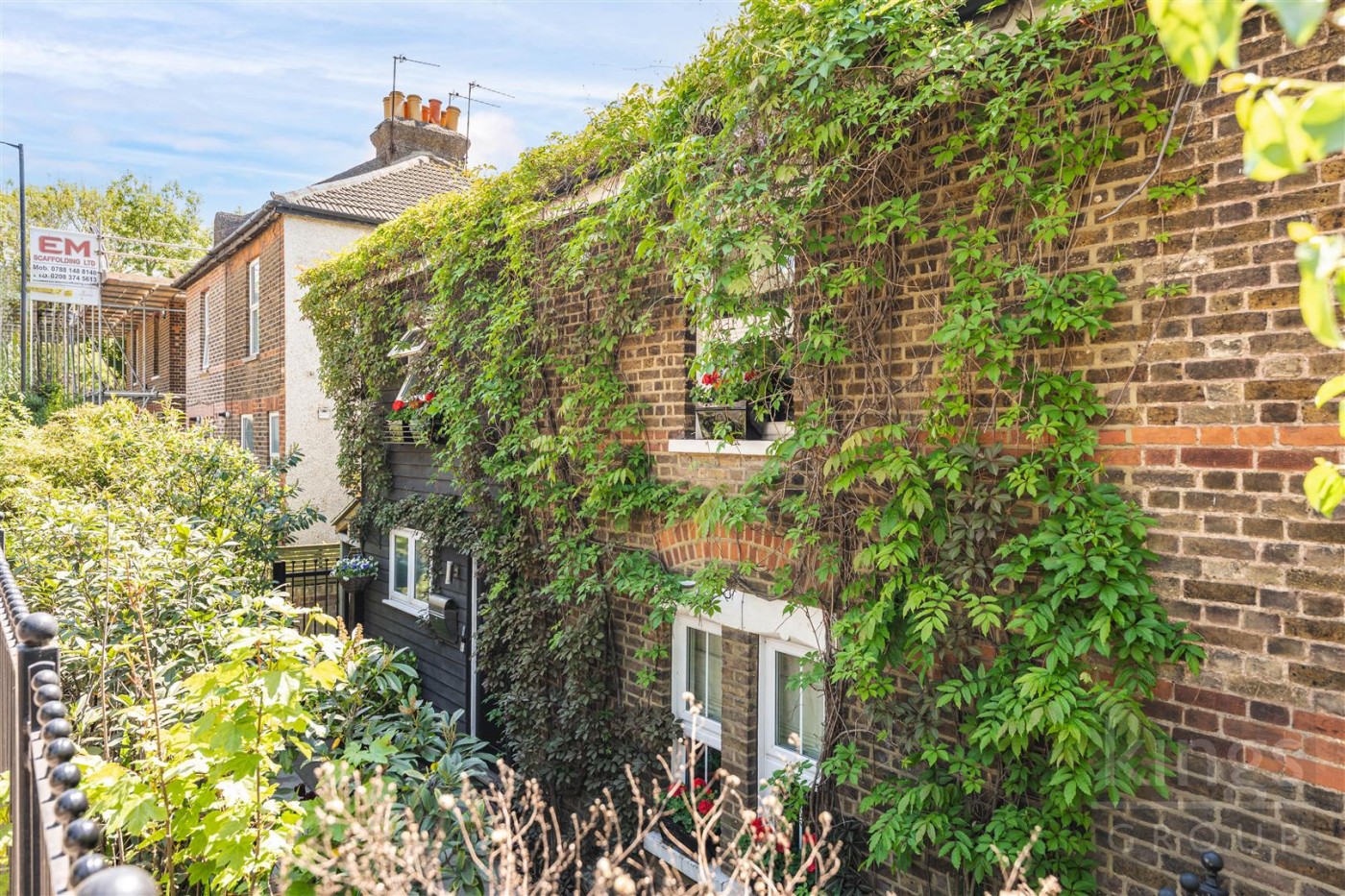 Images for Slades Hill, Enfield
