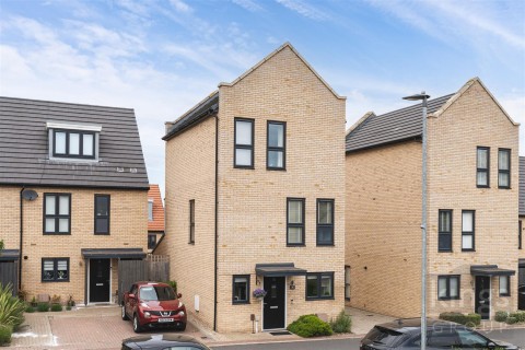 Iceni Square, Harlow - EAID:KingsGroupApi2020, BID:30208-3