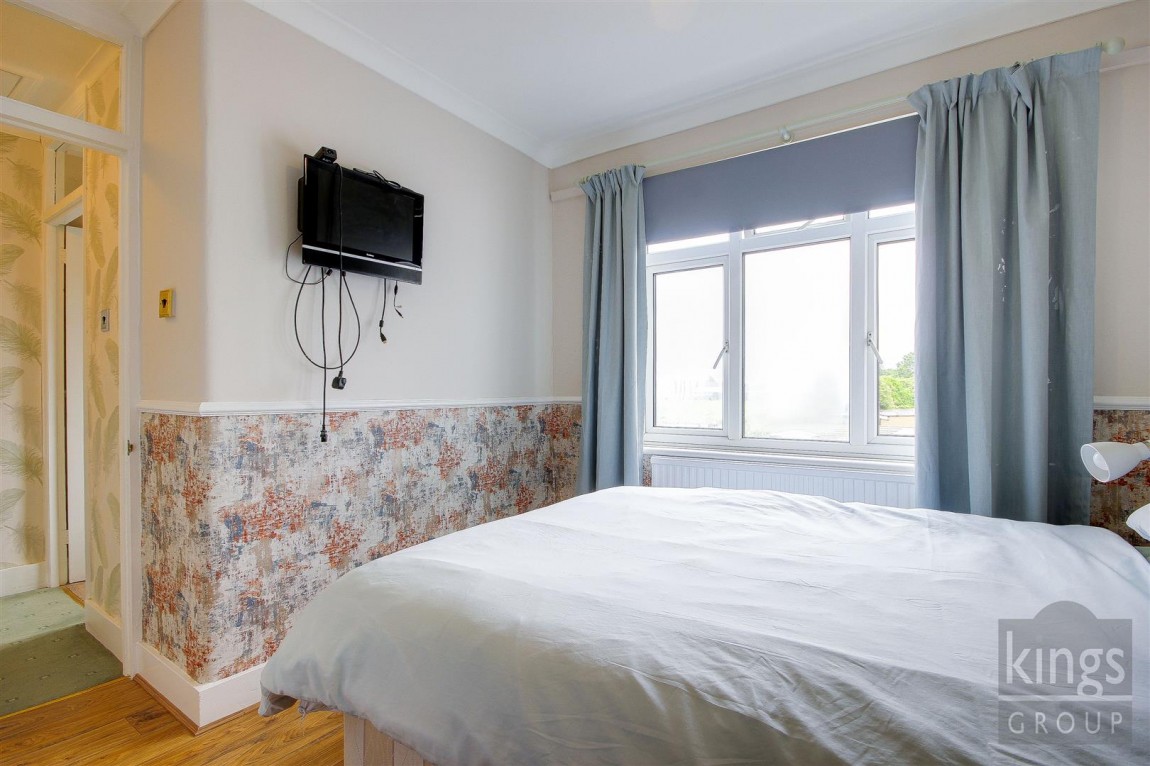 Images for Stoneleigh Avenue, Enfield