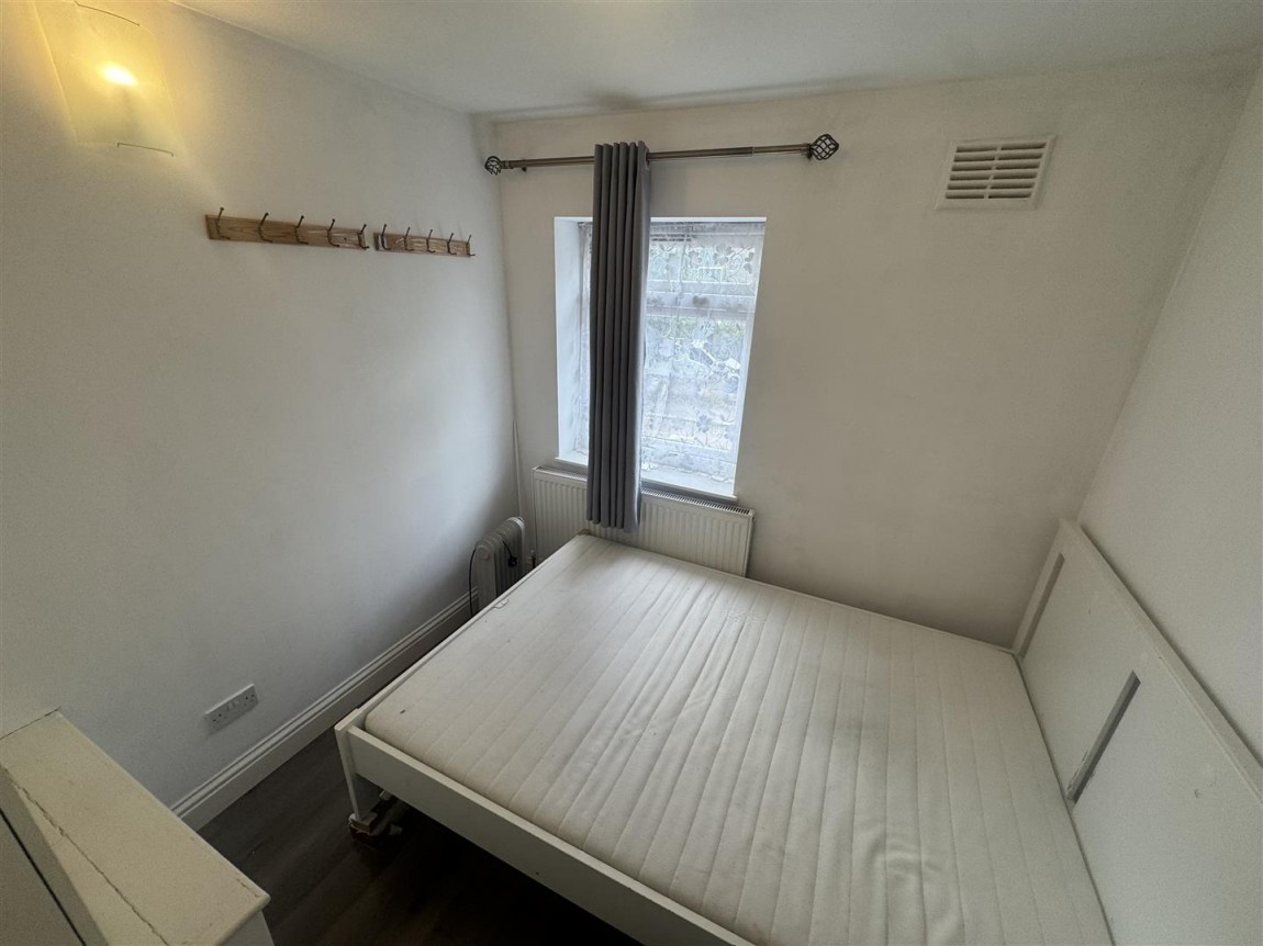 Images for Grosvenor Park Road, London