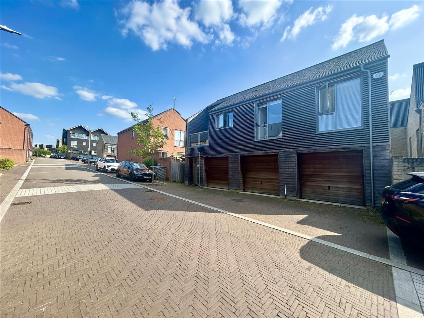 Images for Findings Lane, Newhall