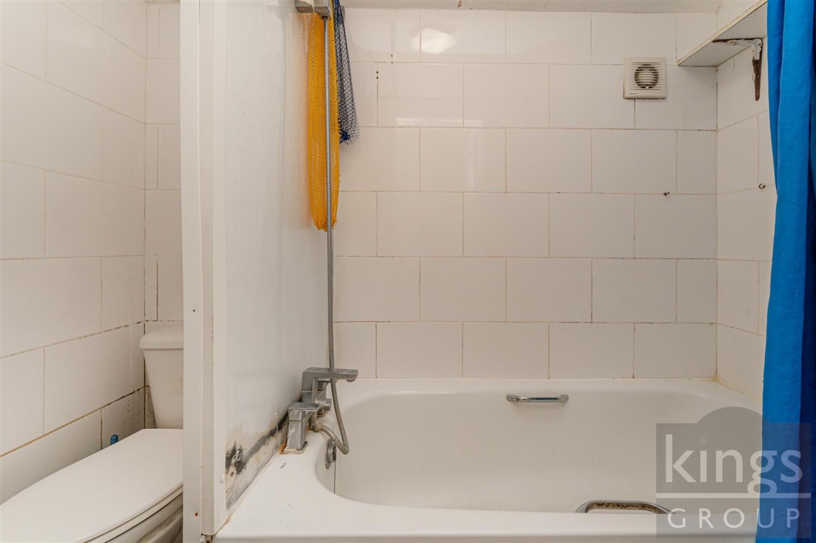 Images for Stoneleigh Avenue, Enfield