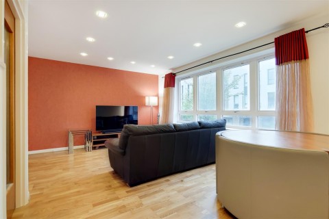 Russia Lane, London - EAID:KingsGroupApi2020, BID:30208-12