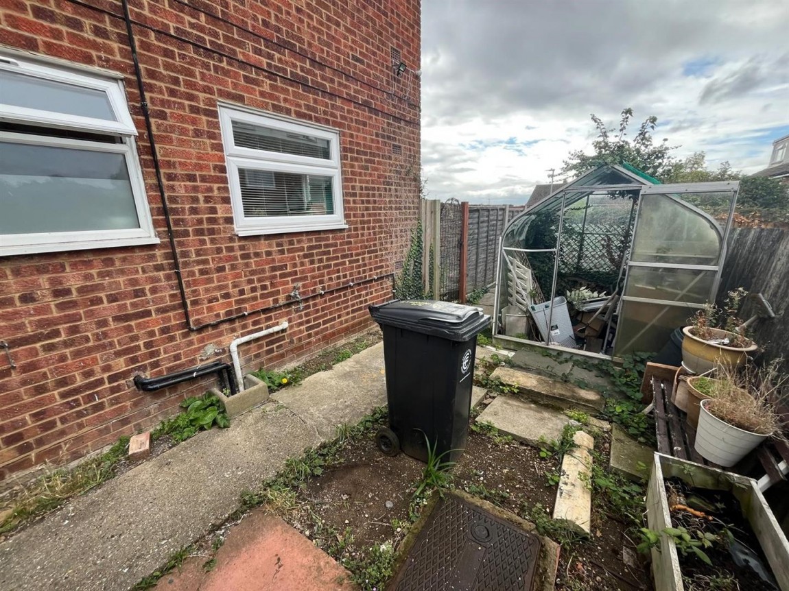 Images for Roundhills, Waltham Abbey