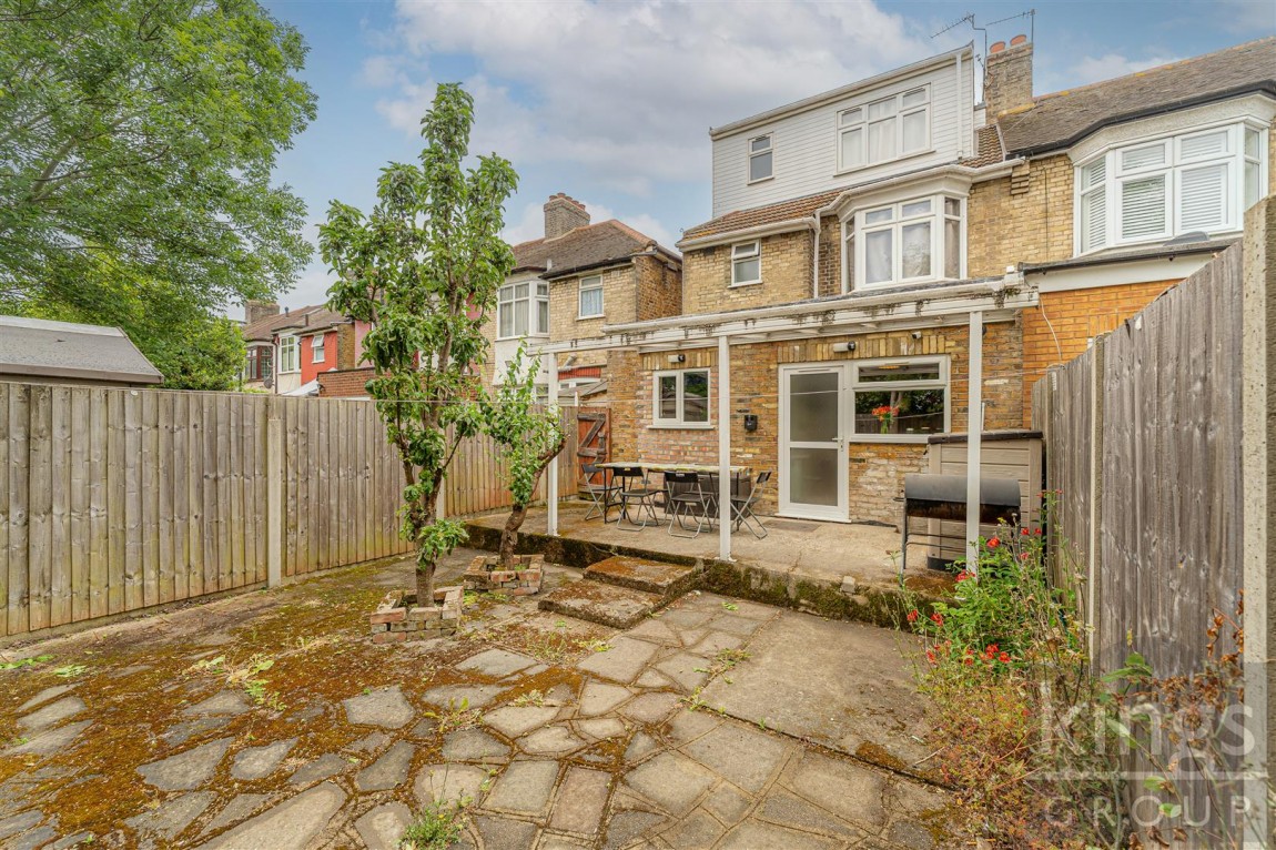 Images for Kendal Gardens, Edmonton, N18