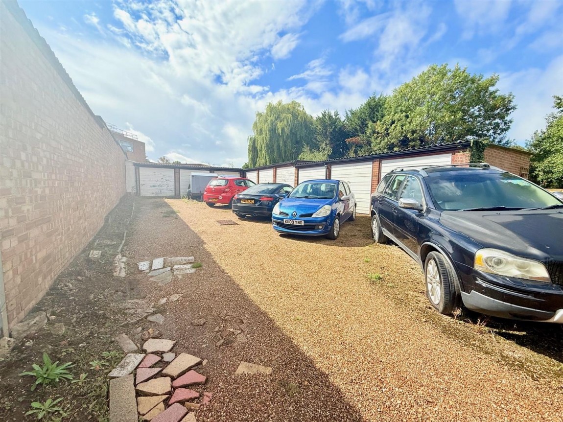 Images for Connaught Avenue, London