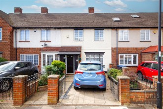 Pembroke Avenue, Enfield