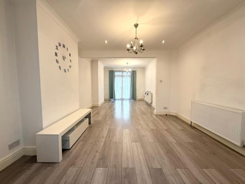 Trinity Avenue, Enfield - EAID:KingsGroupApi2020, BID:90991-1958