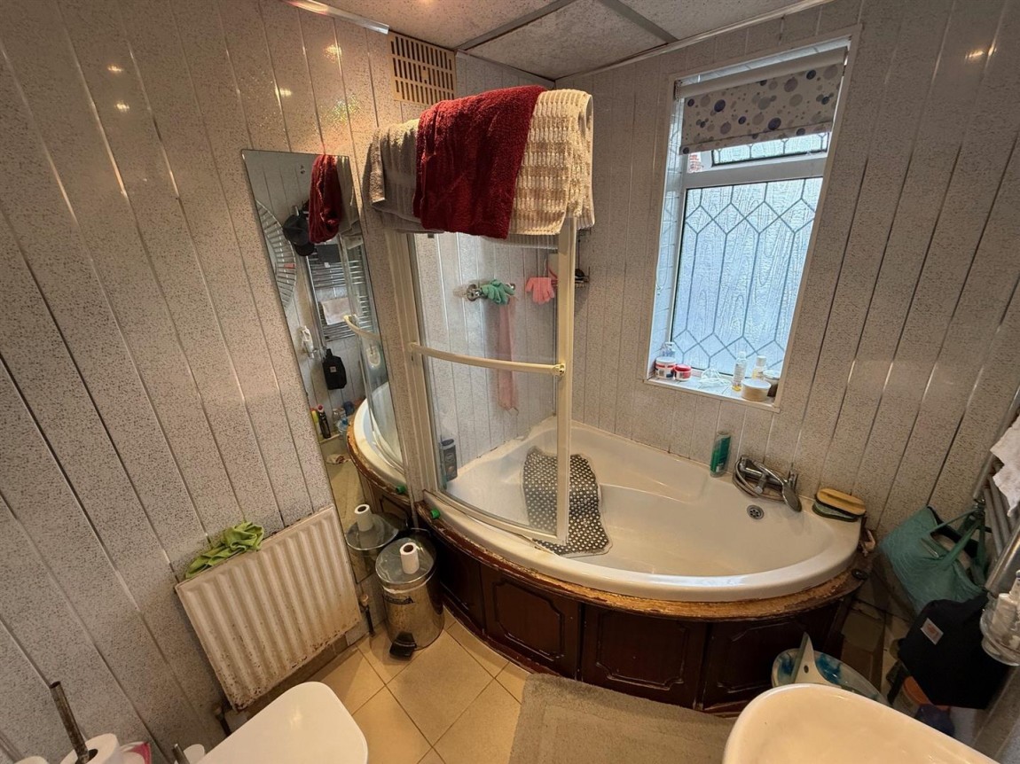 Images for Amesbury Drive, London