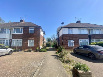 Lyndhurst Gardens, Enfield