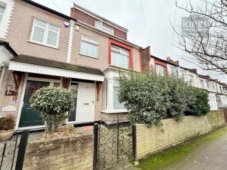 Mount Avenue, London