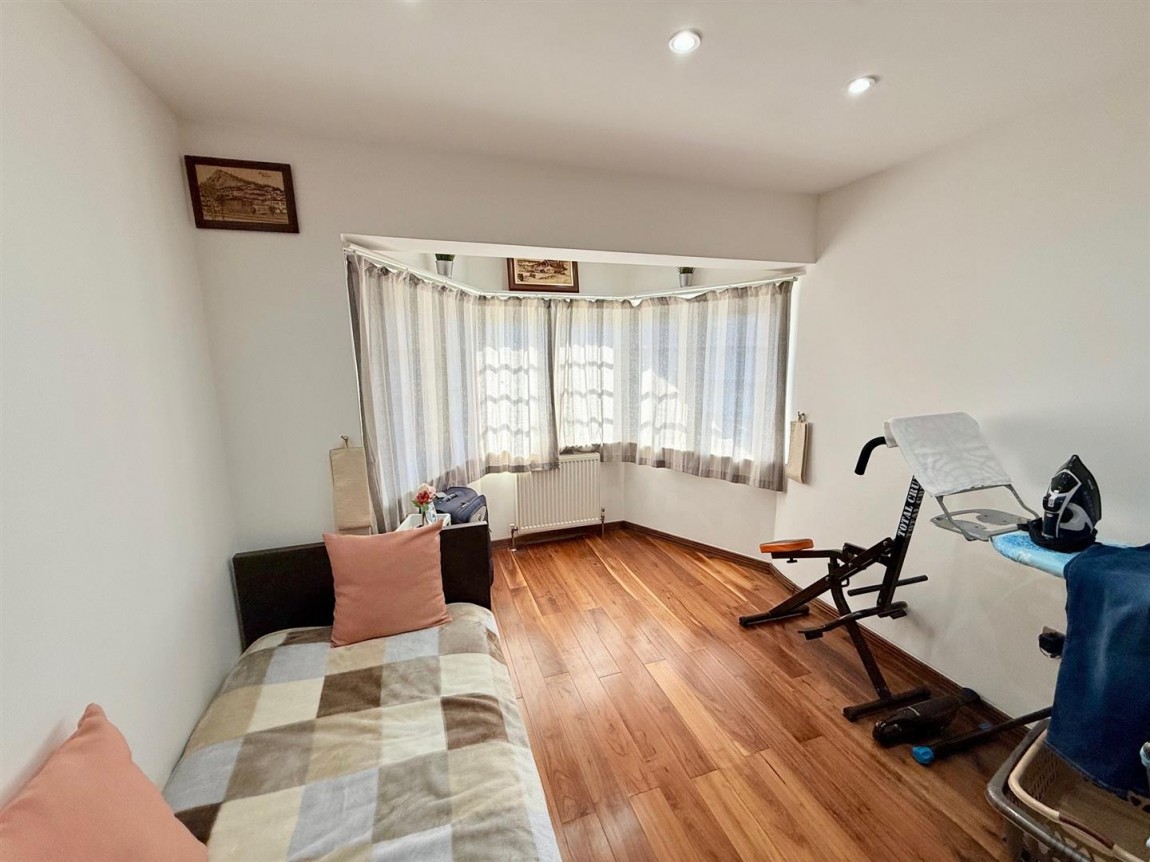 Images for Ropers Avenue, London