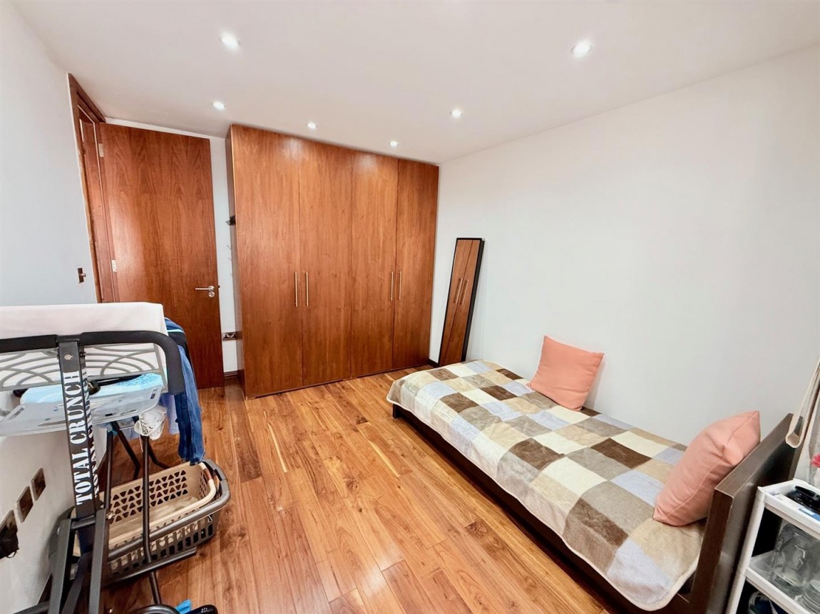 Images for Ropers Avenue, London