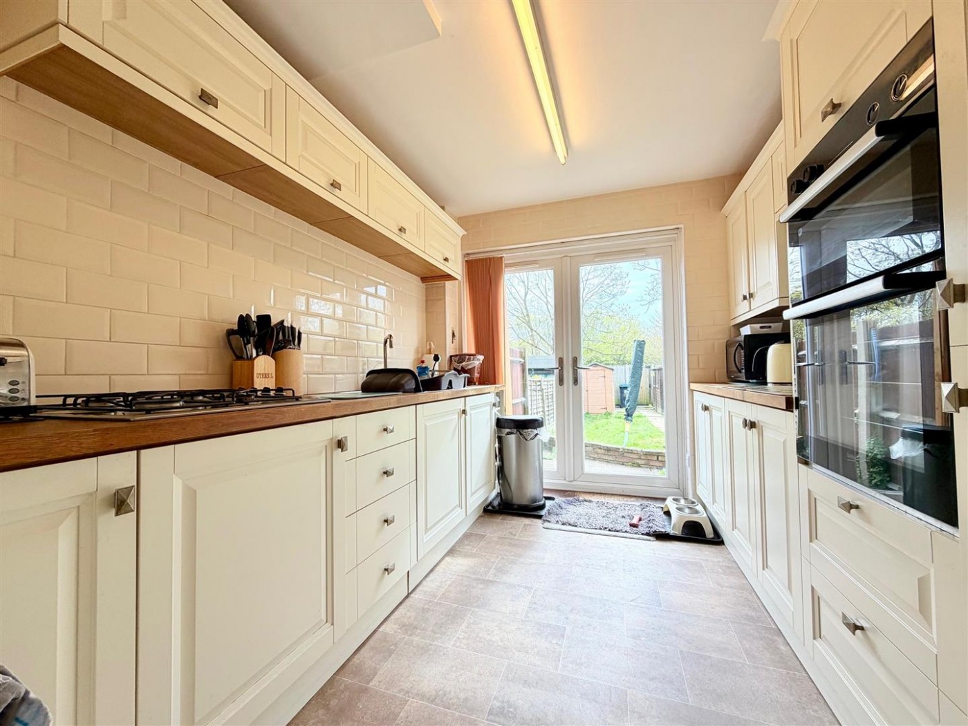 Images for Roundhills, Waltham Abbey