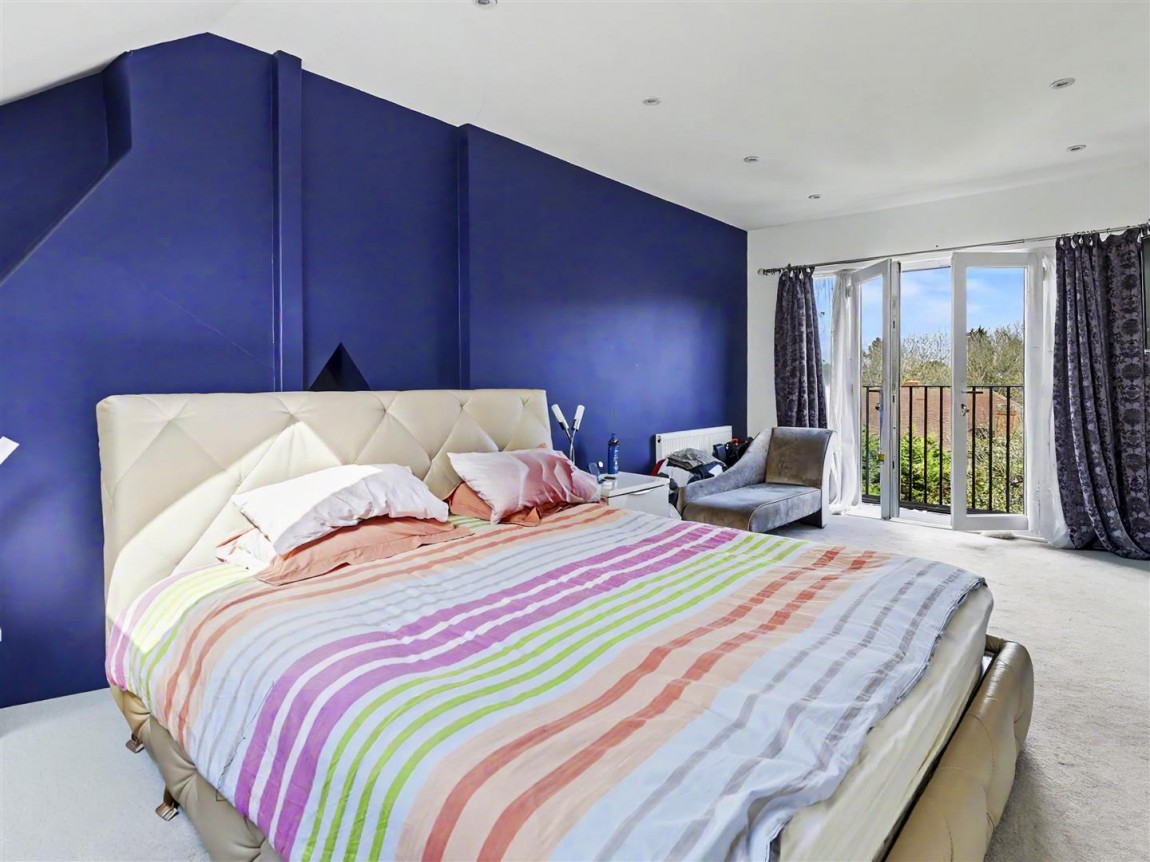 Images for Hawkwood Crescent, Chingford