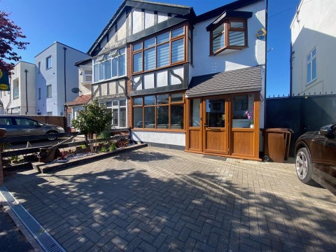 Normanshire Drive, London - EAID:KingsGroupApi2020, BID:30505-1