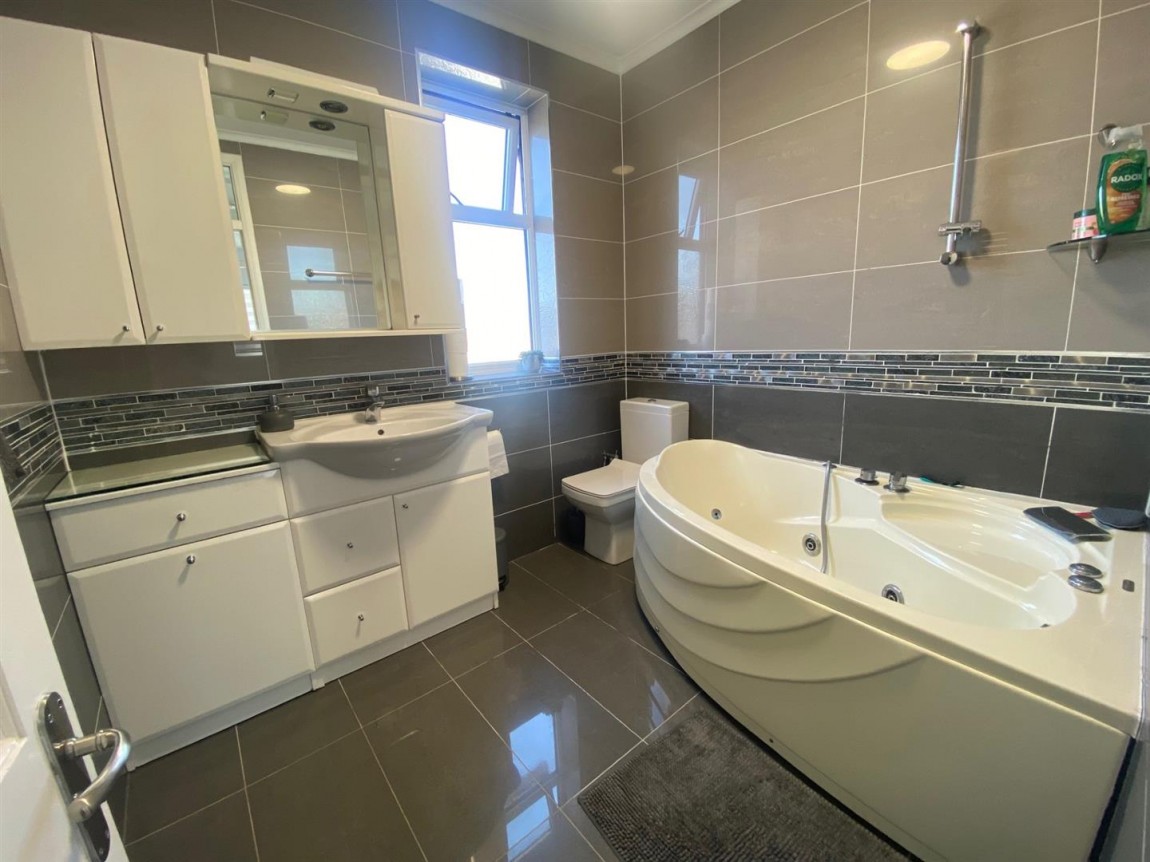 Images for Normanshire Drive, London