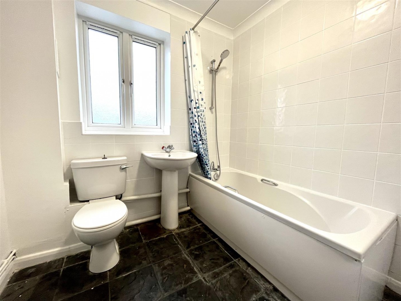 Images for Round House Court, Hobbs Close