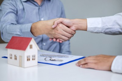 How can property sellers negotiate effectively when selling?